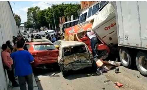 Video: Impresionante carambola en la México-Querétaro afecta a 23 autos